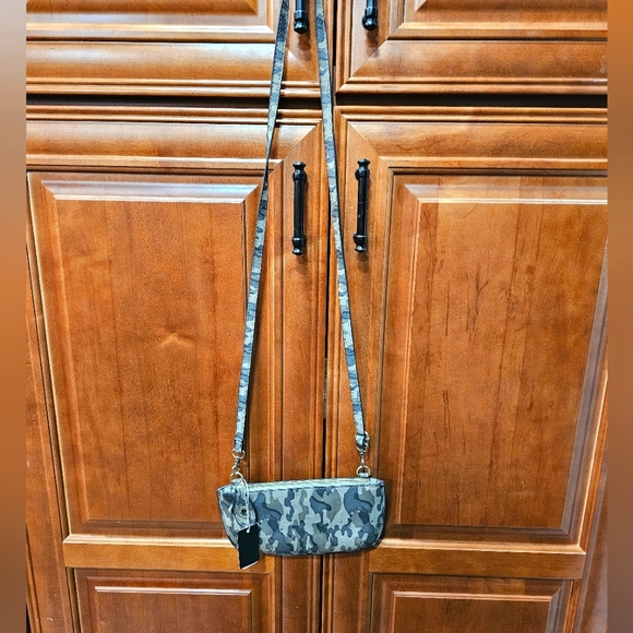 Boutique Camo Purse #398 - Picture 1 of 4